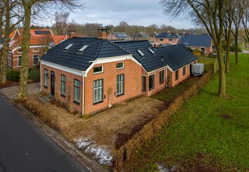 Uiterburen 6
